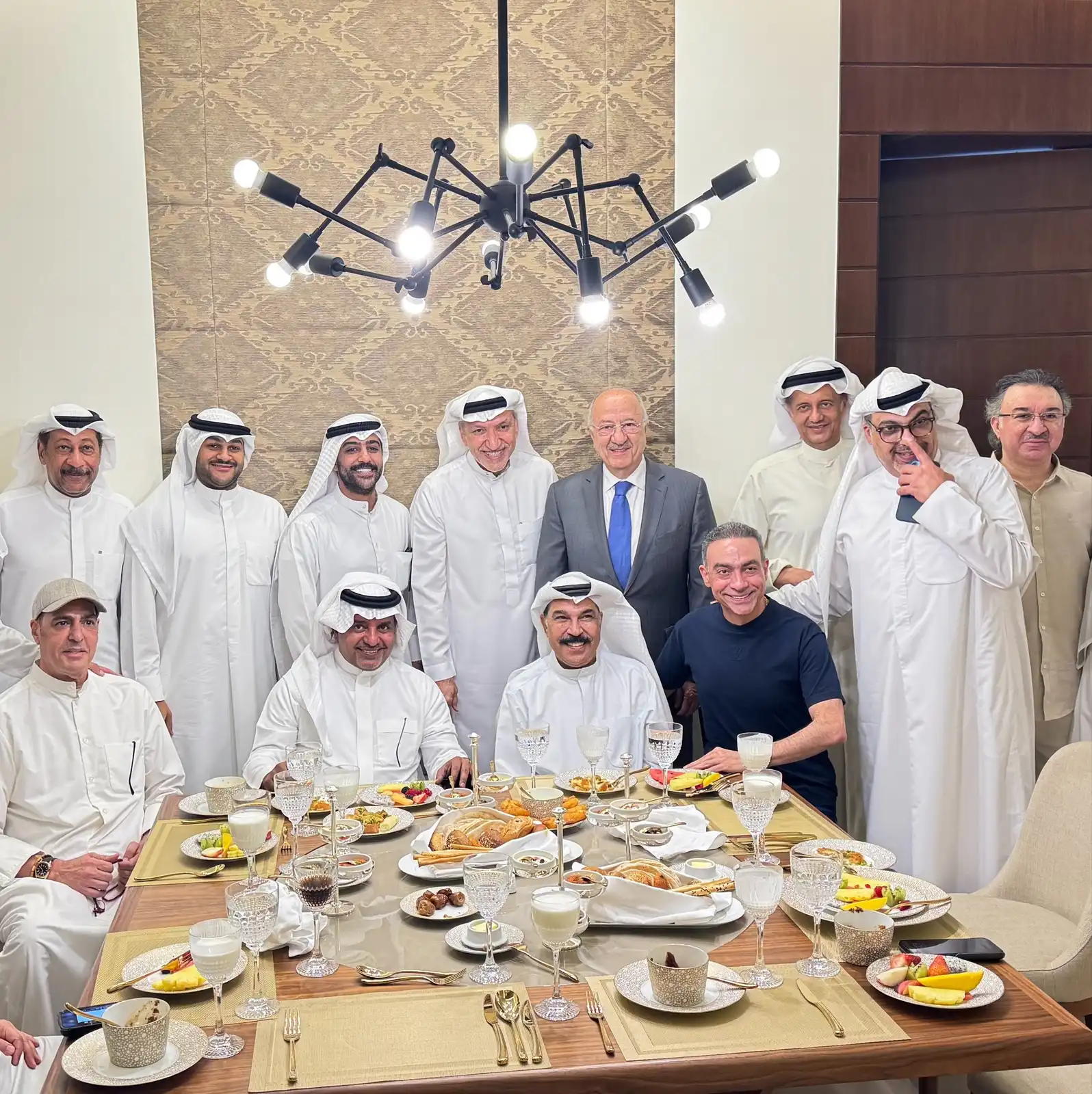 سالم الهندي يجمع راشد الماجد وعبدالله الرويشد في لقاء استثنائي بالكويت