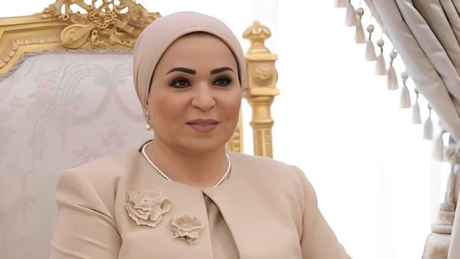 انتصار السيسي بإطلالة ملكية في حفل افتتاح المتحف المصري الكبير