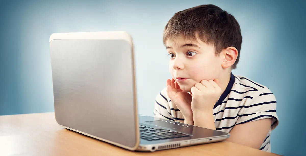 كيف تتصرفون إذا اكتشفتم أن طفلكم شاهد موقعًا إباحيًا؟