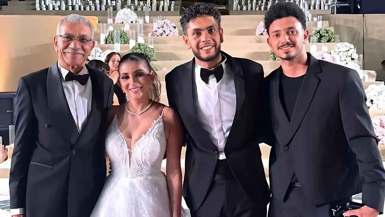 سيد رجب يحتفل بزفاف ابنه في أجواء فنية على النيل