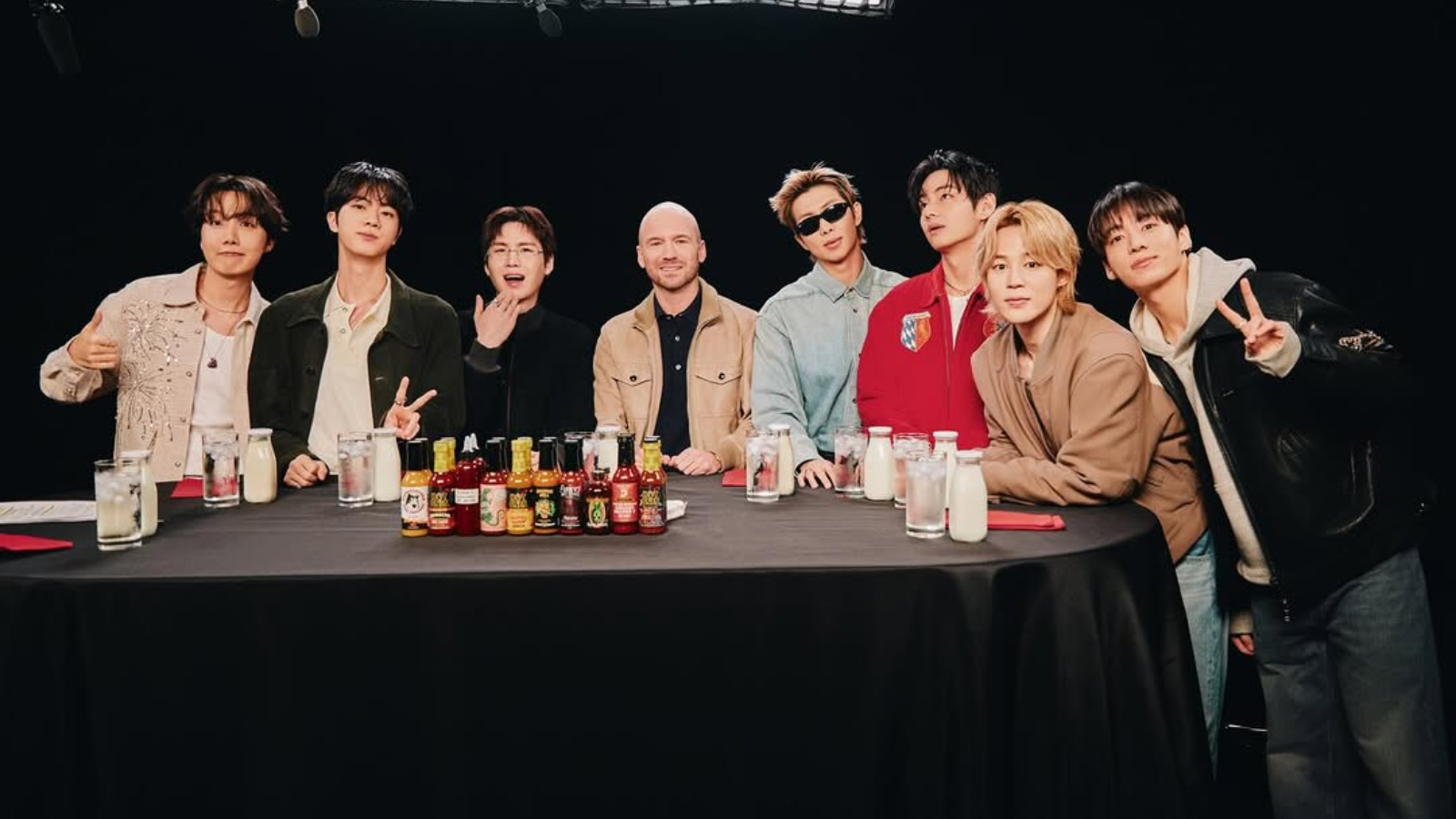 BTS يتحدّون “أجنحة الموت” في Hot Ones