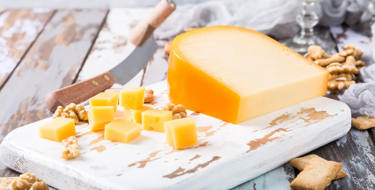 هل يمكن لتناول الجبن أن يُحَسِّن السمع ويعالج الصمم؟