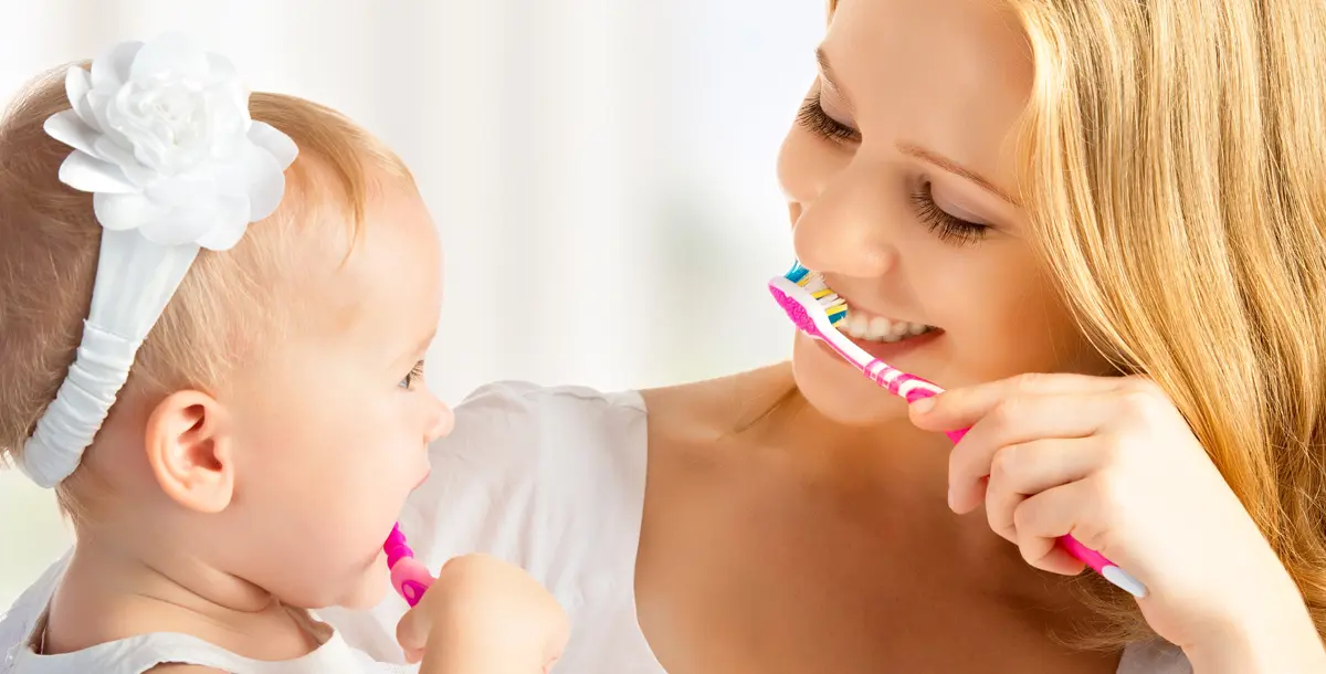 متى ينظف الأطفال أسنانهم بأنفسهم؟