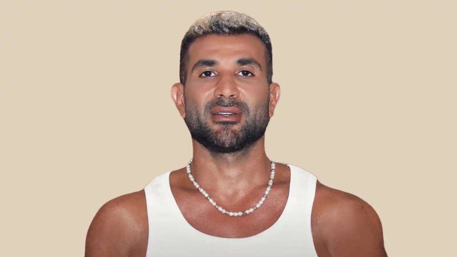 أحمد سعد يعتذر لموزع "عليكِ عيون" بعد "خطأ غير مقصود"