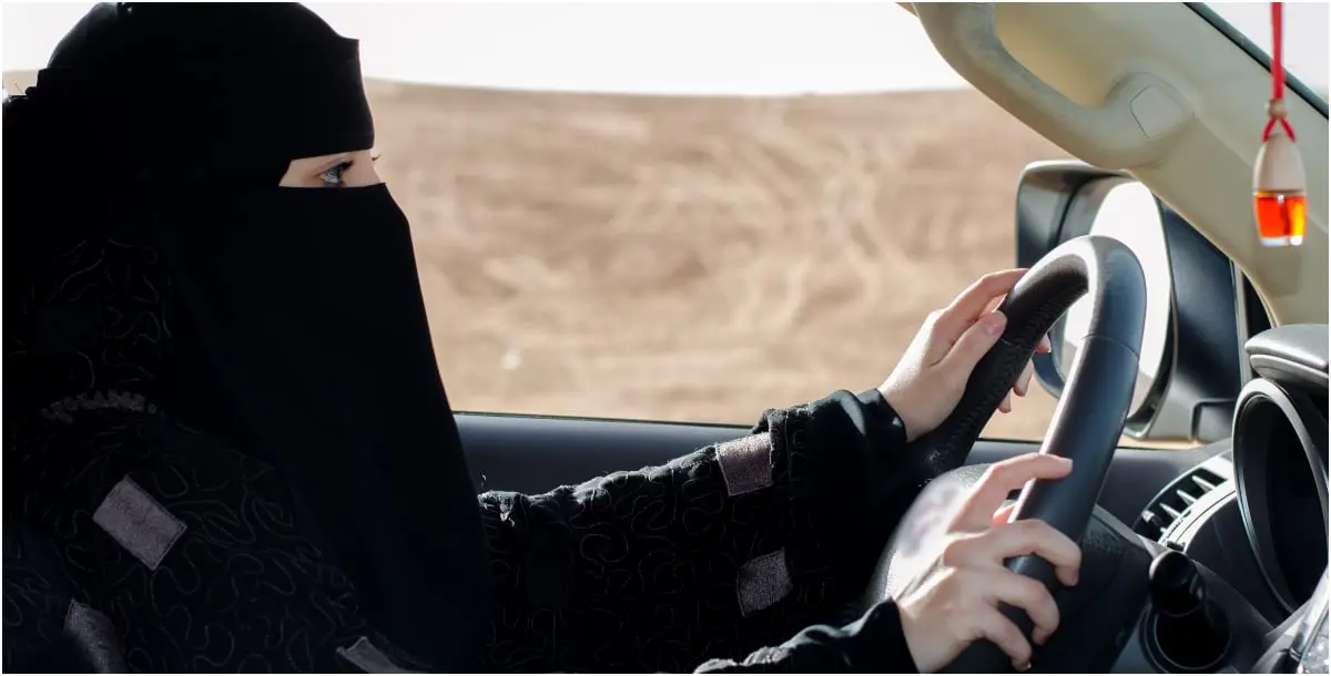 سعودية تدهس رضيعتها وزوجها خلال تعلمها القيادة.. والطفلة توفيت!