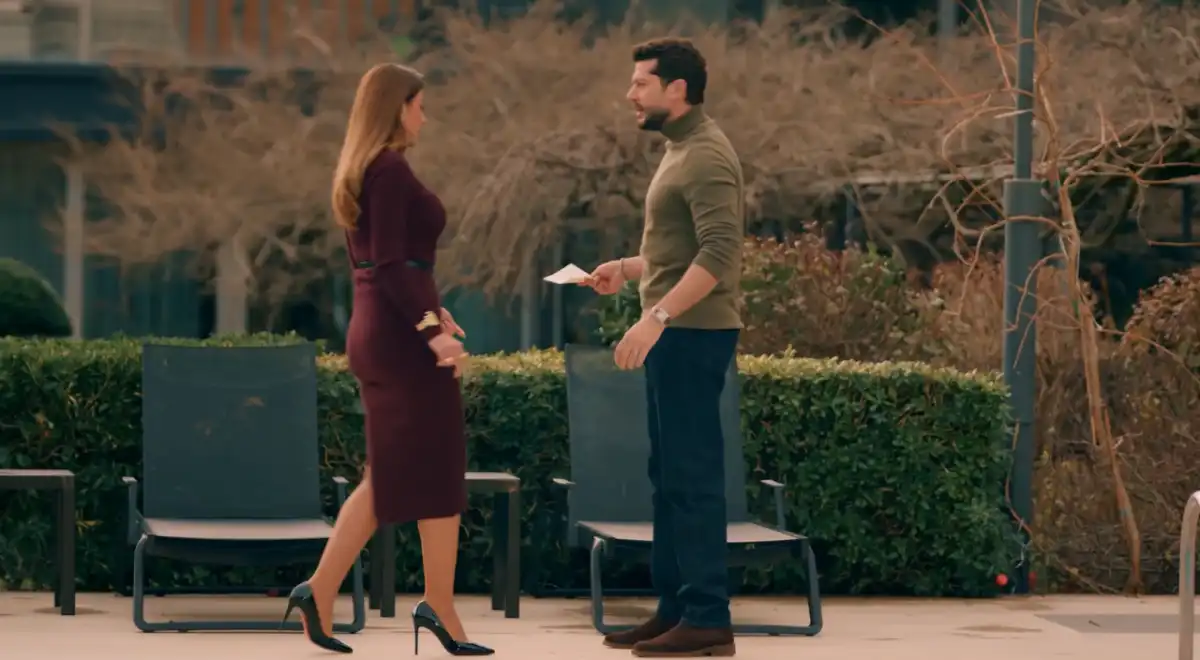 ملخص الحلقة 33 من مسلسل حب ع ورق
