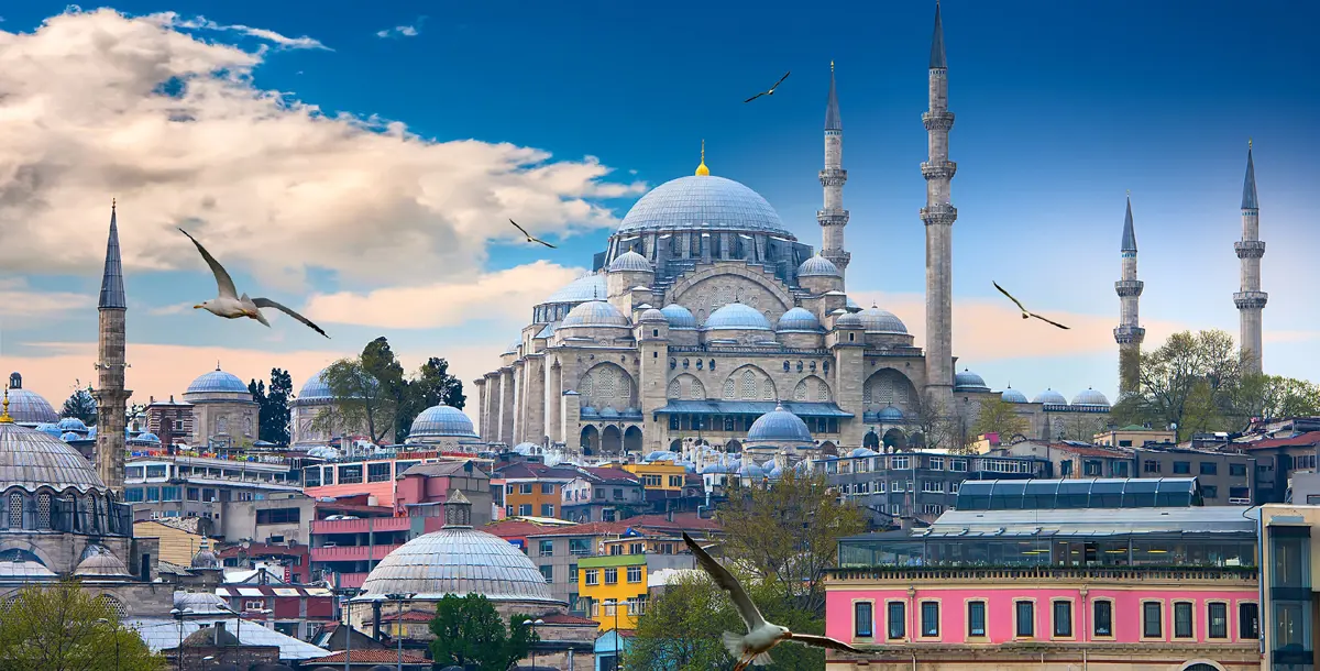 فندق "عجوة سلطان أحمد".. تحفة إسطنبول المعمارية يكشف سحر المدينة القديمة