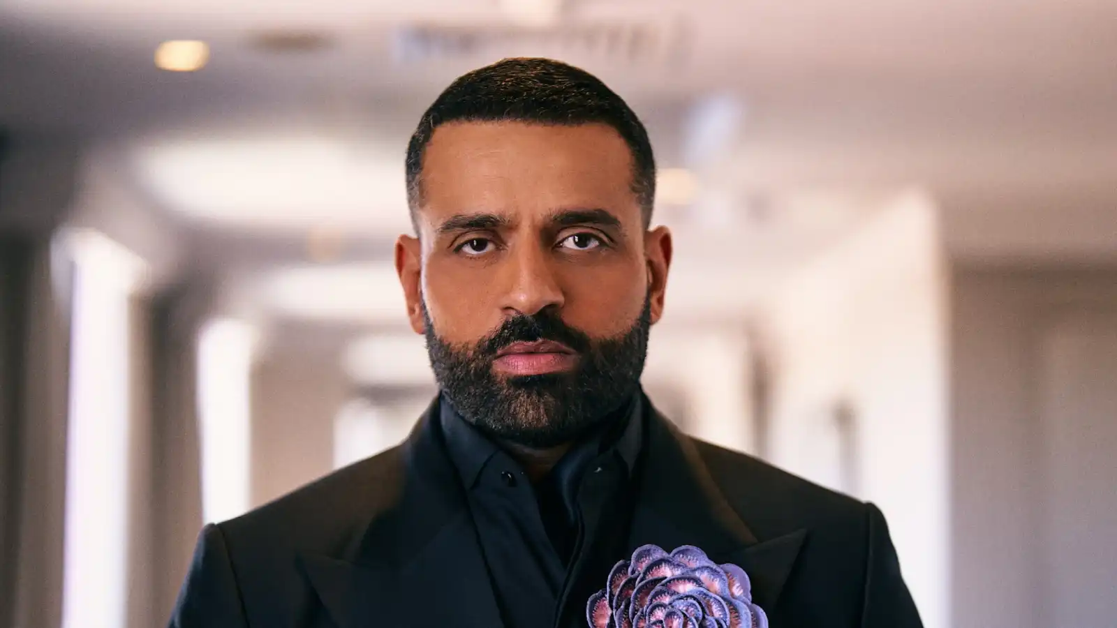 عمر السعيد يودع والده ويعلن تفاصيل الجنازة