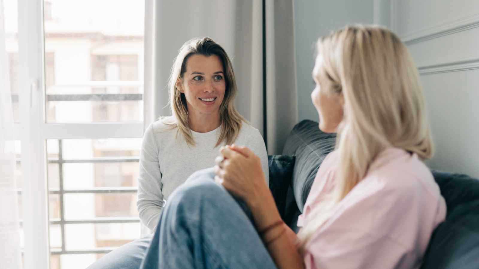 الفرق بين الصداقة الداعمة والمُرهِقة