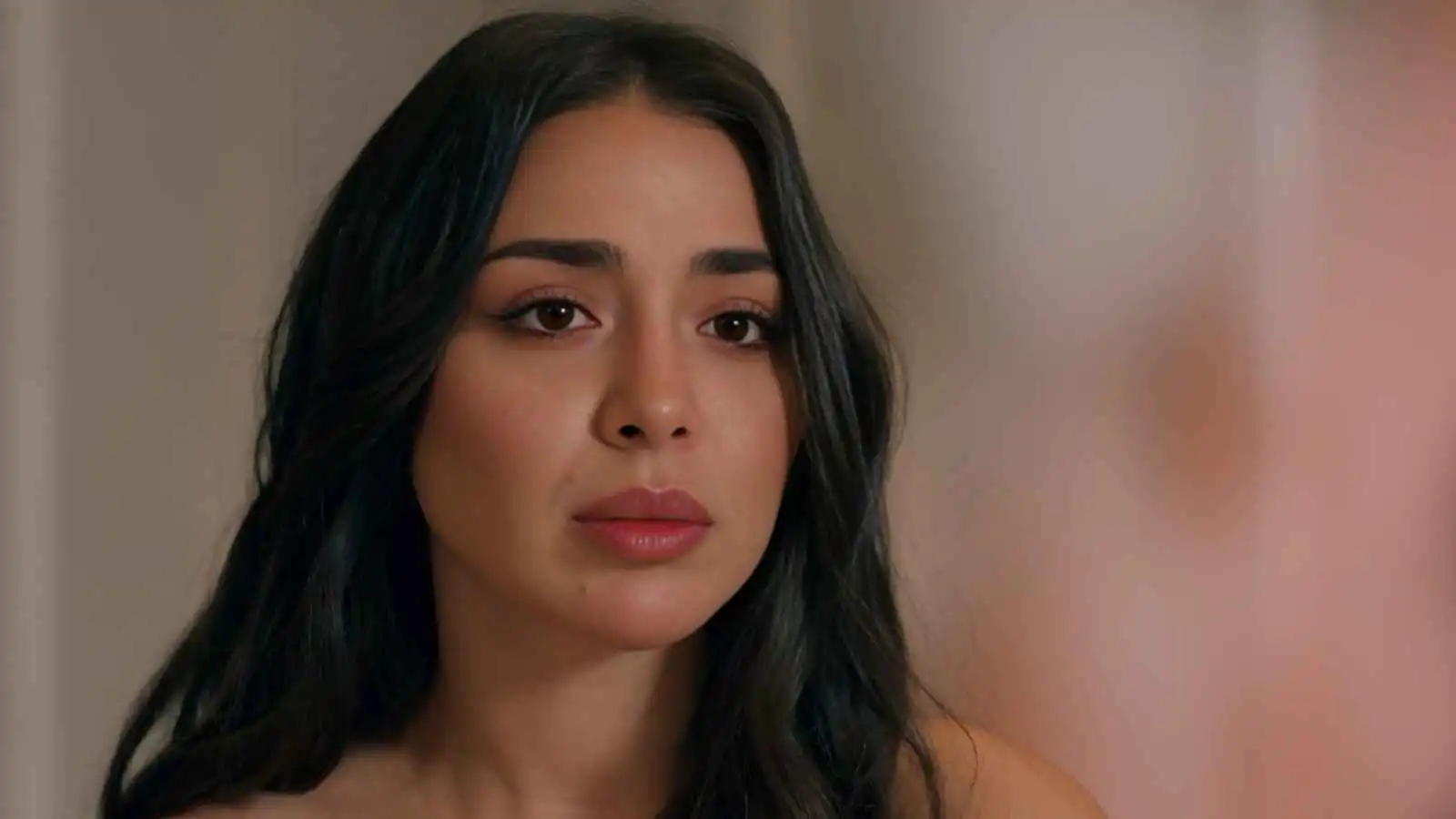 مسلسل "حب ع ورق" الحلقة 33.. لين تودع أوس