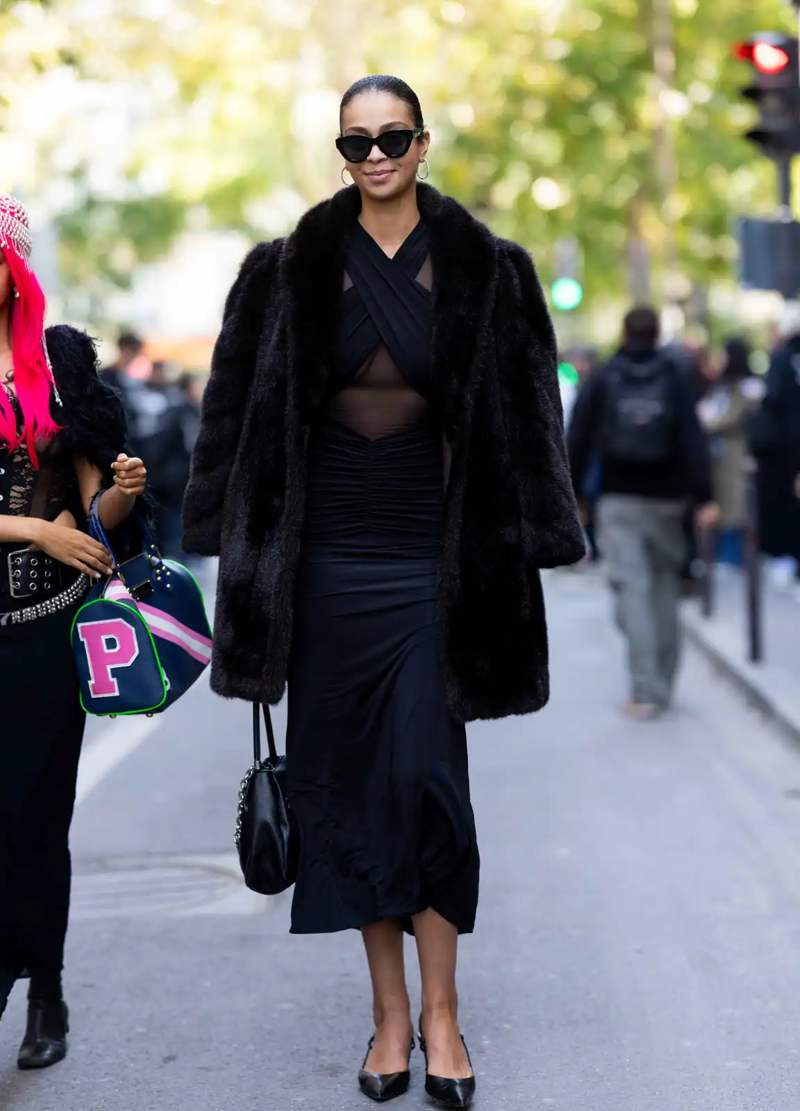 5 تنسيقات ملابس شفافة لشتاء 2026 