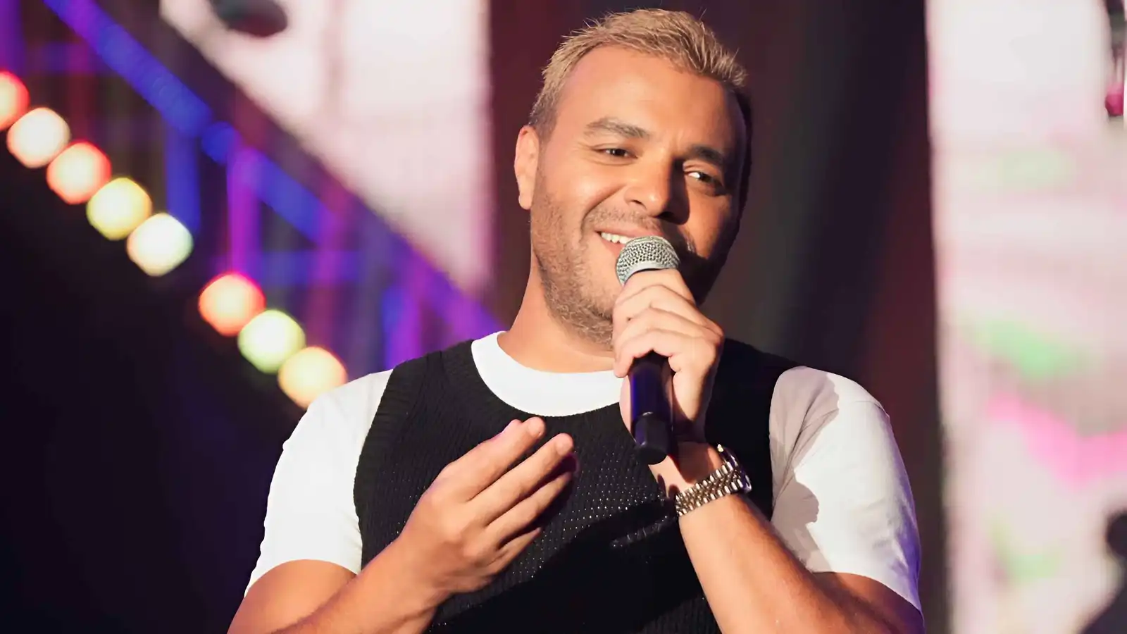 رامي صبري يطلق براند ملابس ومنتجات مستوحاة من ألبوم "القمر"