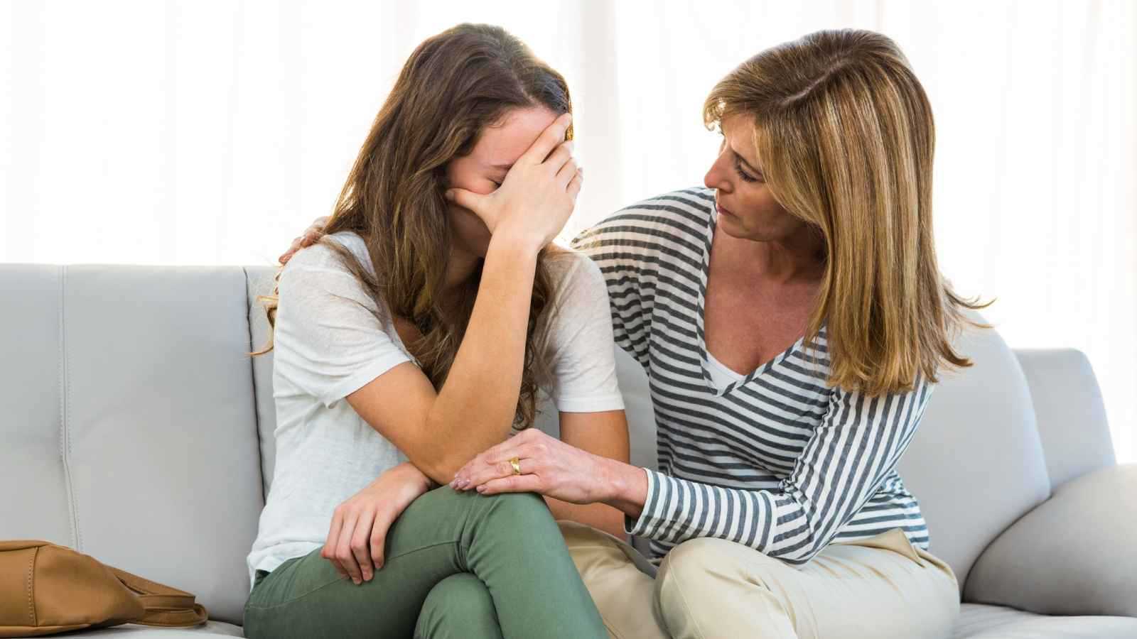 كيف نحمي أطفالنا من القلق المرتبط بأخبار الحرب؟