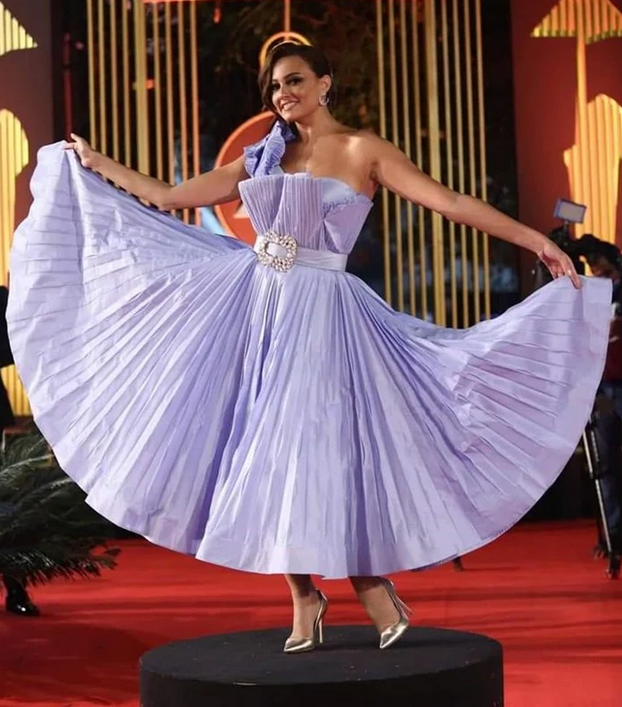 الفنانة بشرى