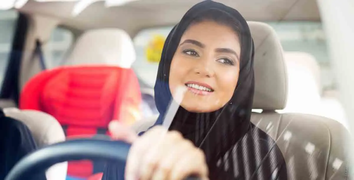 السعوديون يسخرون من قيادة المرأة.. ضحك حتى انقطاع الأنفاس!