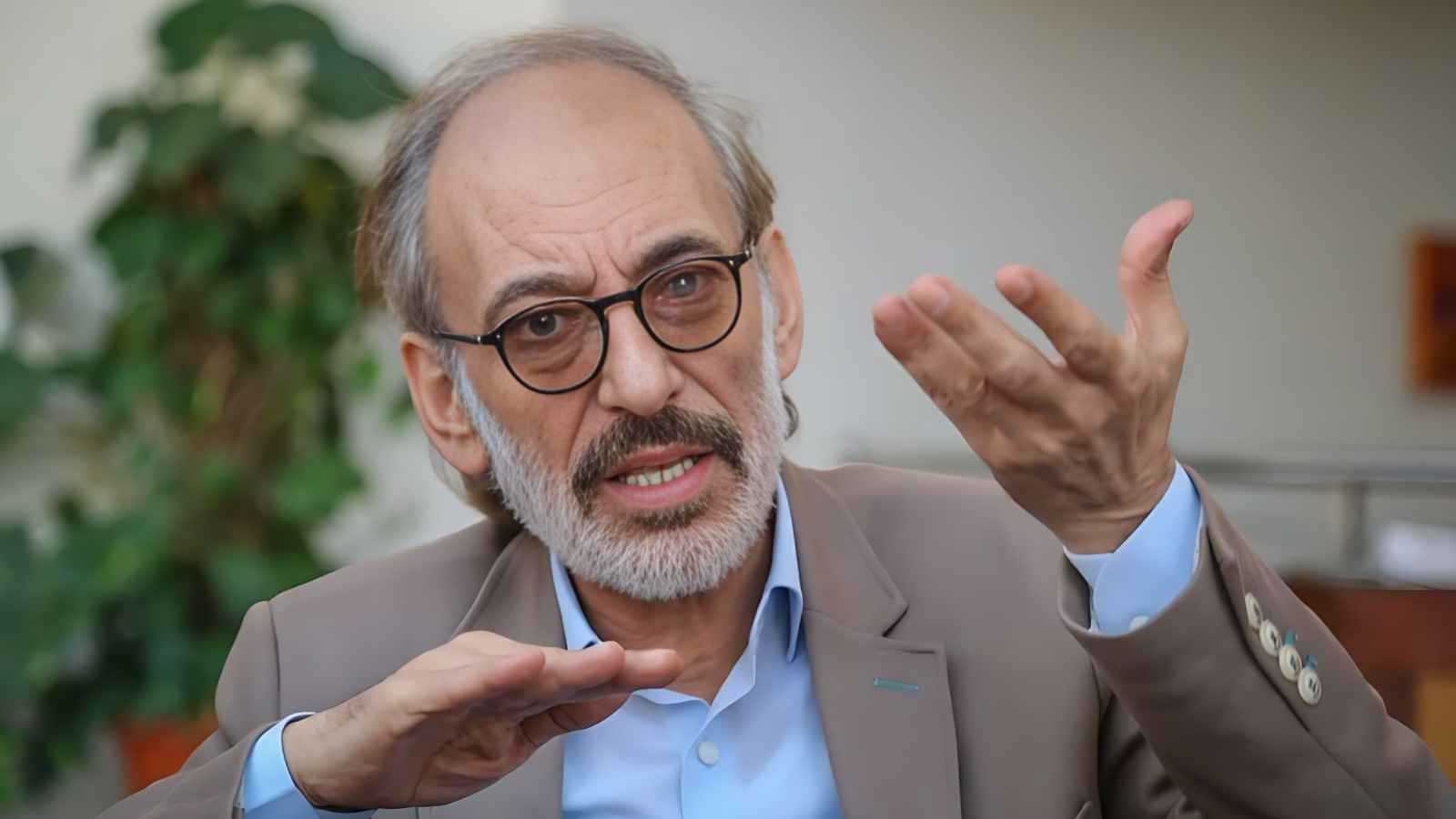 غسان مسعود يستعيد ذكريات "أبواب الغيم"
