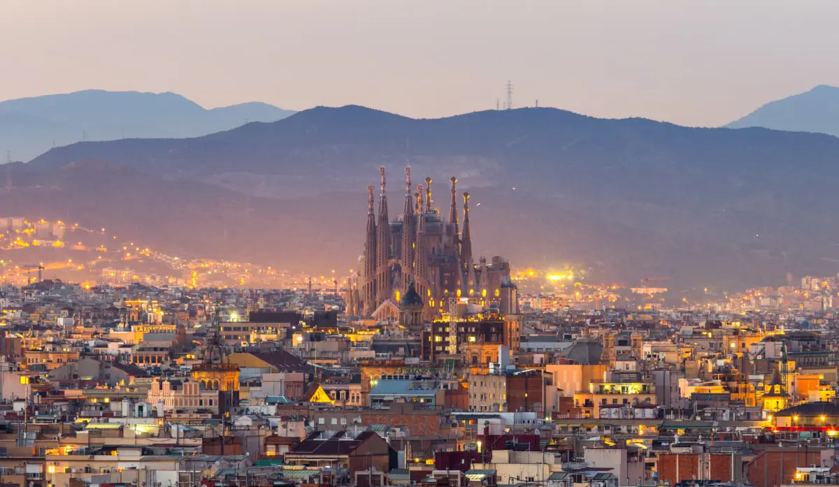 9 أسباب ستجعلكِ تقعين في حب برشلونة