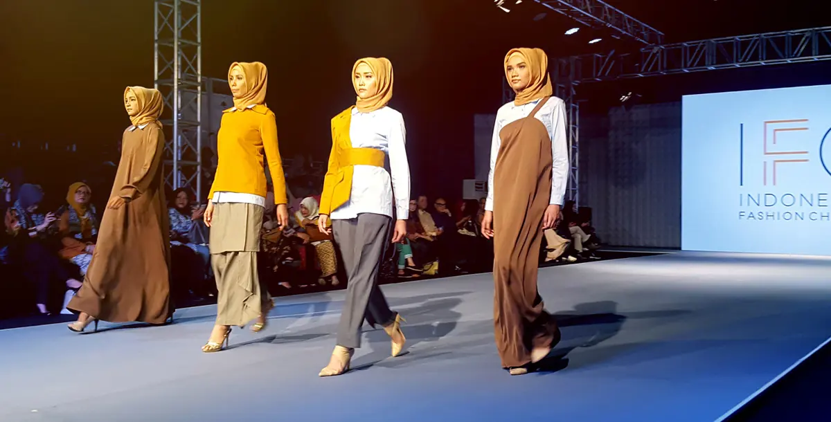 لاستقبال شهر رمضان.. عرض أزياء إندونيسي للمحجبات