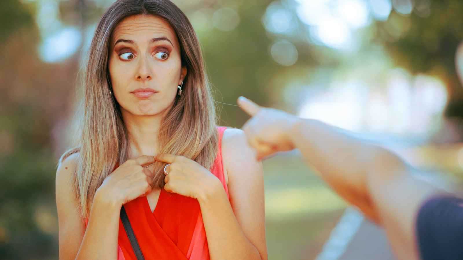لماذا تبرر لنفسك أشياء لا تقبلها من الآخرين؟
