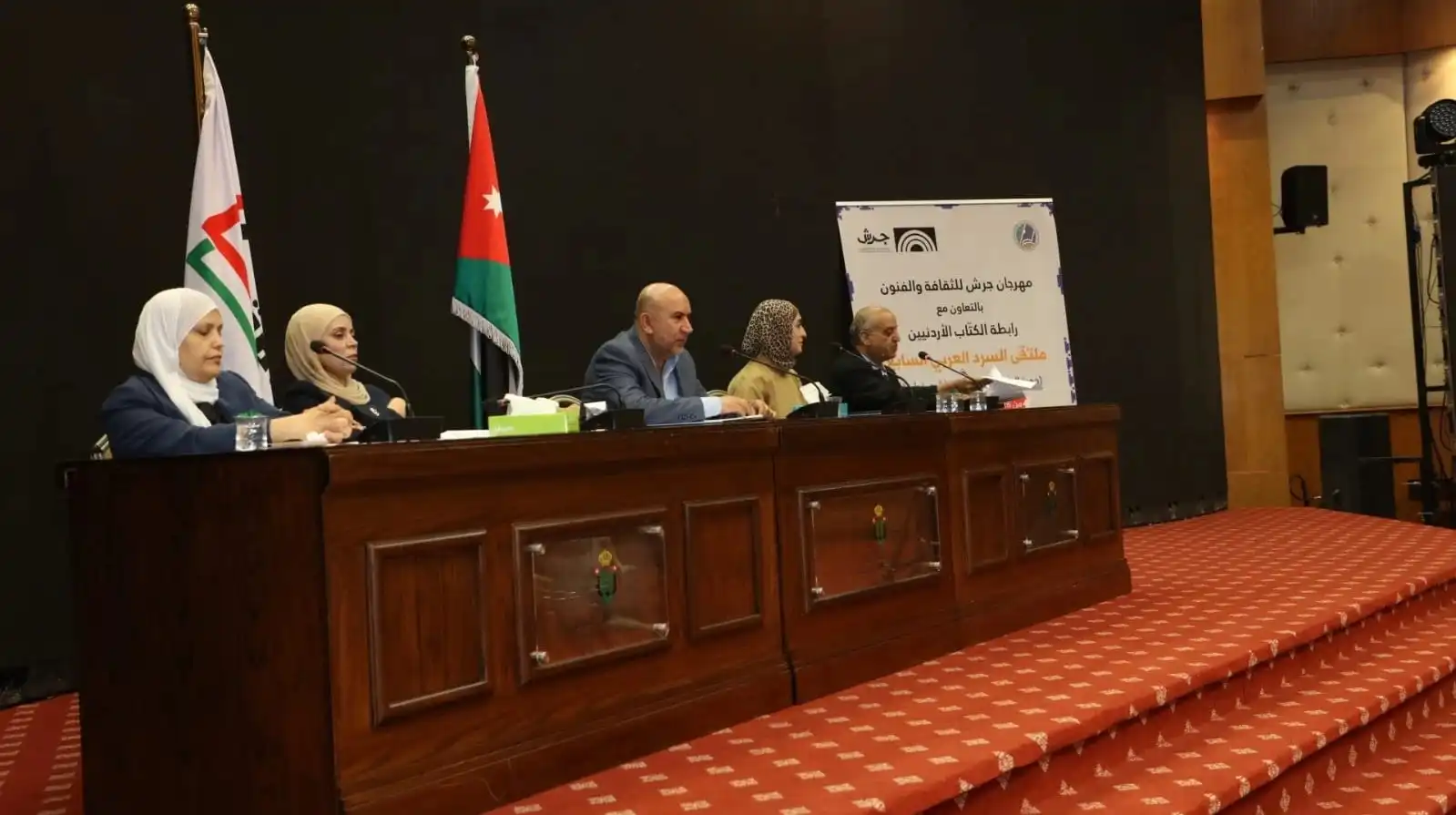 مشاركون في الملتقى