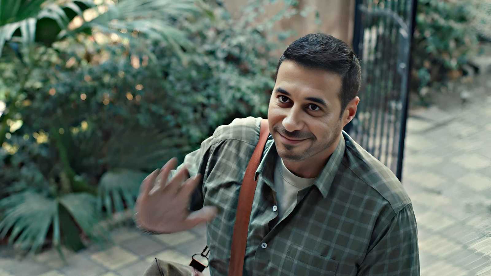 أحمد السعدني يسلط الضوء على الأطفال ضعاف السمع