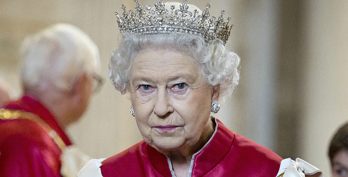 قوانين يحق للملكة إليزابيث عدم الالتزام بها.. دون مواجهة العقاب!