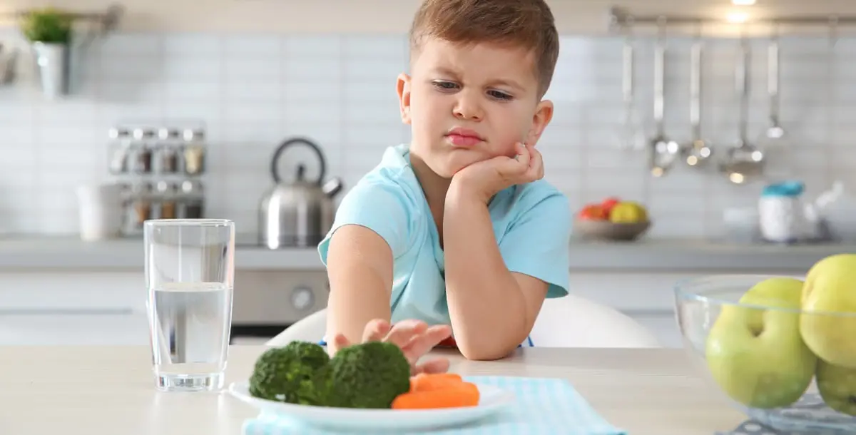 طفلكِ يقبلُ ويرفضُ الأطعمة حسب رائحتها.. فما هو الحلّ؟