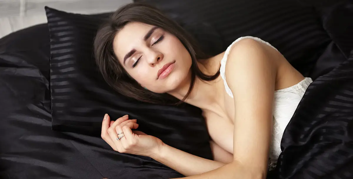 استغراقك في النوم بسرعة يكشفُ عن مشاكلكِ الصحية!