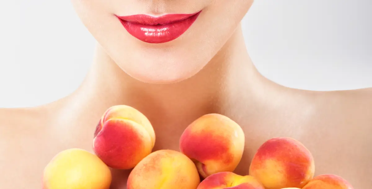 هكذا يمكنك الاستفادة من فاكهة الخوخ لزيادة بريق بشرتك!