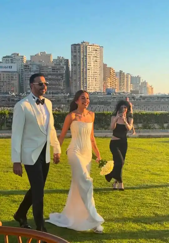 "فوشيا" ينشر الصور الأولى لعقد قران ميرنا الهلباوي وأحمد السعدني