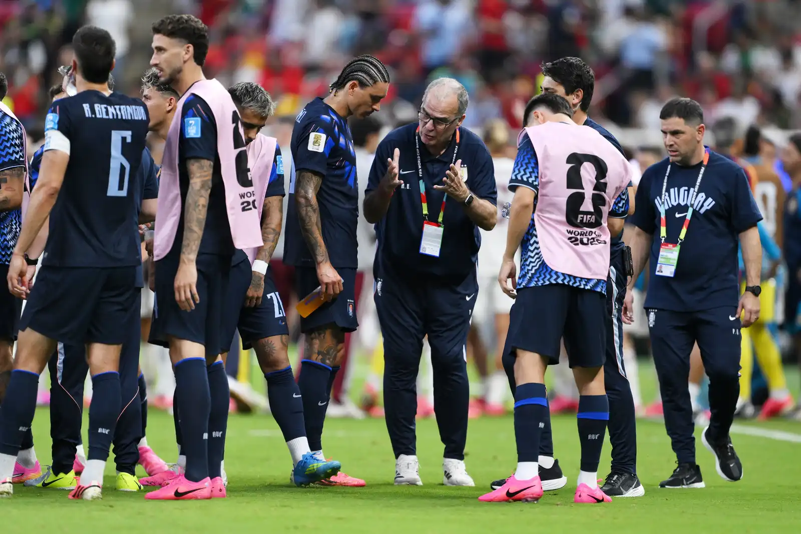 أوروغواي تفاجئ لاعبيها بقرار غريب بعد وداع المونديال