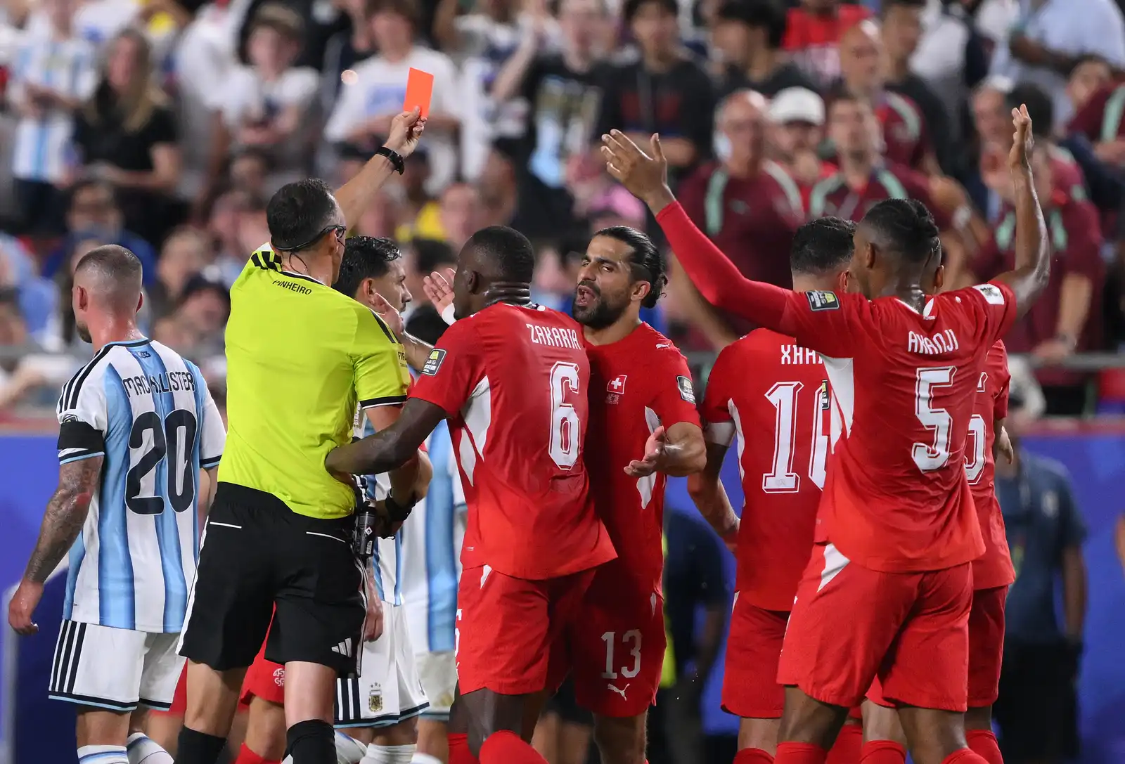 مباراة الأرجنتين وسويسرا.. قرار VAR يقلب أحداث المباراة