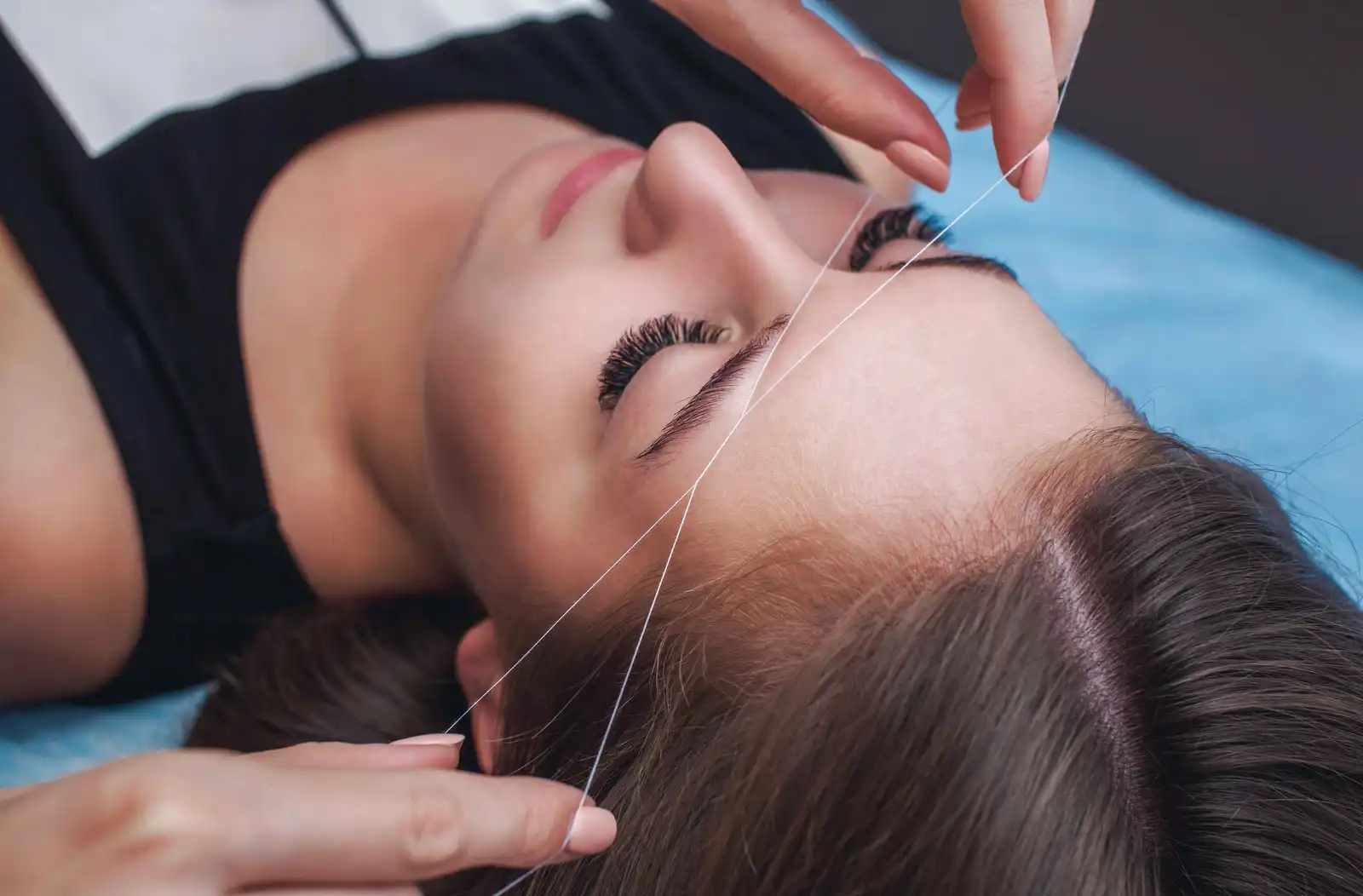 إزالة شعر الوجه بالخيط
