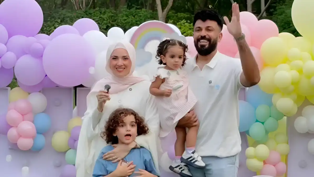 أحمد وسالي يكشفان جنس مولودهما الثالث بحضور النجوم