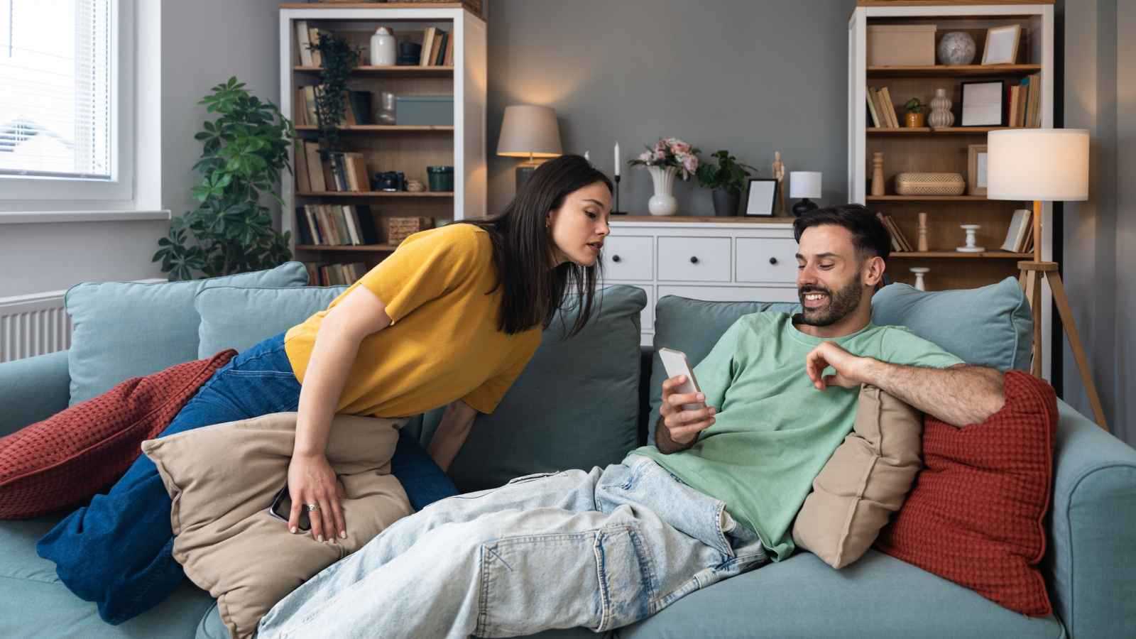 الغيرة الصحية مقابل الغيرة المدمرة