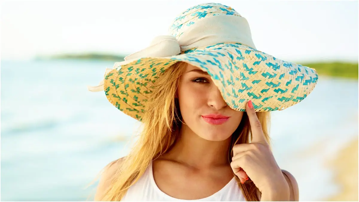 طرق عصرية لتنسق القبعات في فصل الصيف