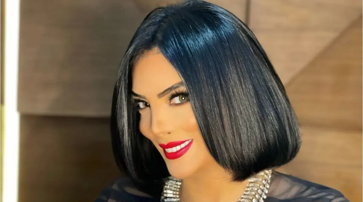 حورية فرغلي تسقط في حفل انتخاب ملكة جمال مصر بسبب الكعب العاي