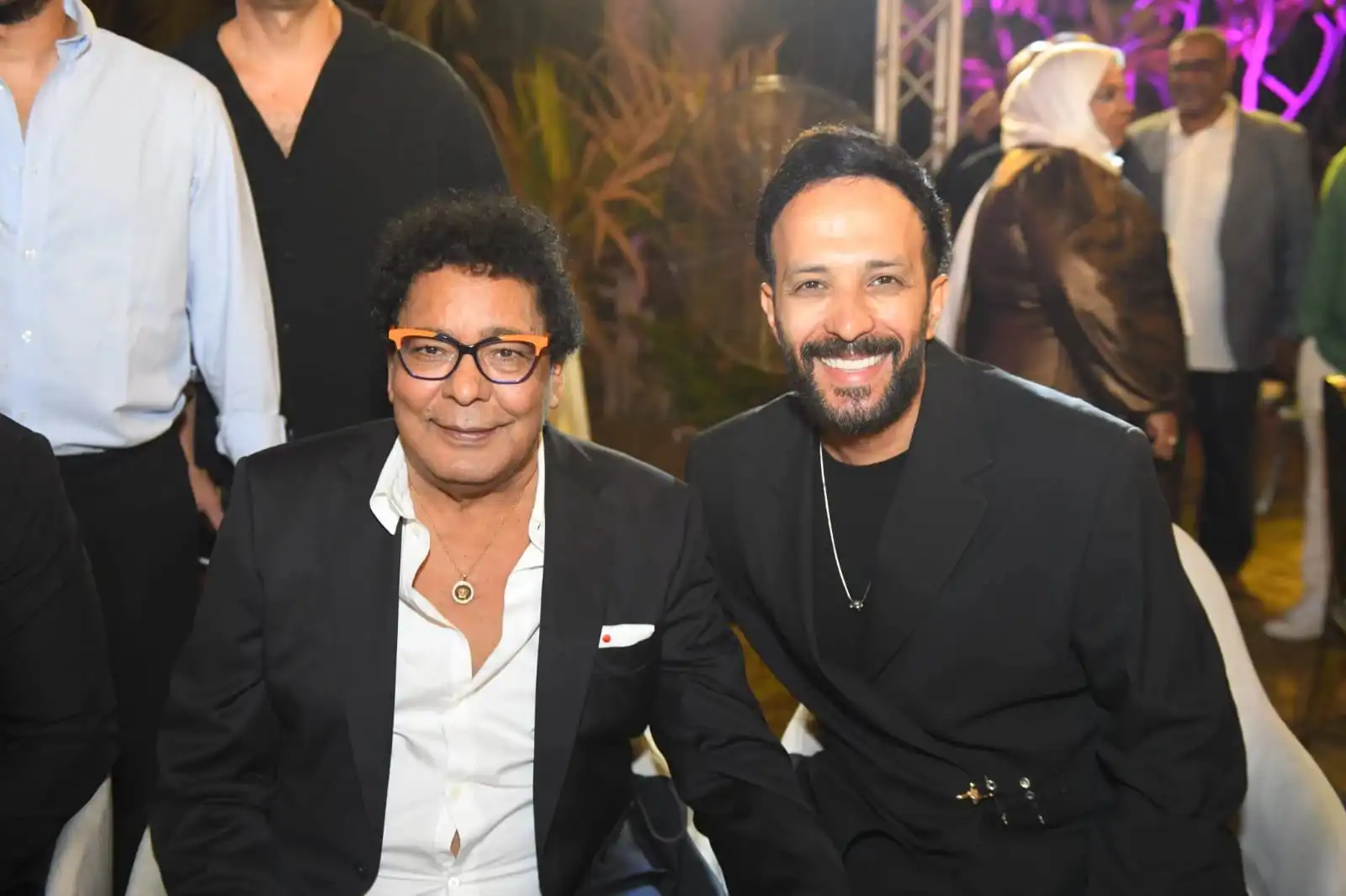 محمد منير يحتفل بزفاف ابنة شقيقته (صور)