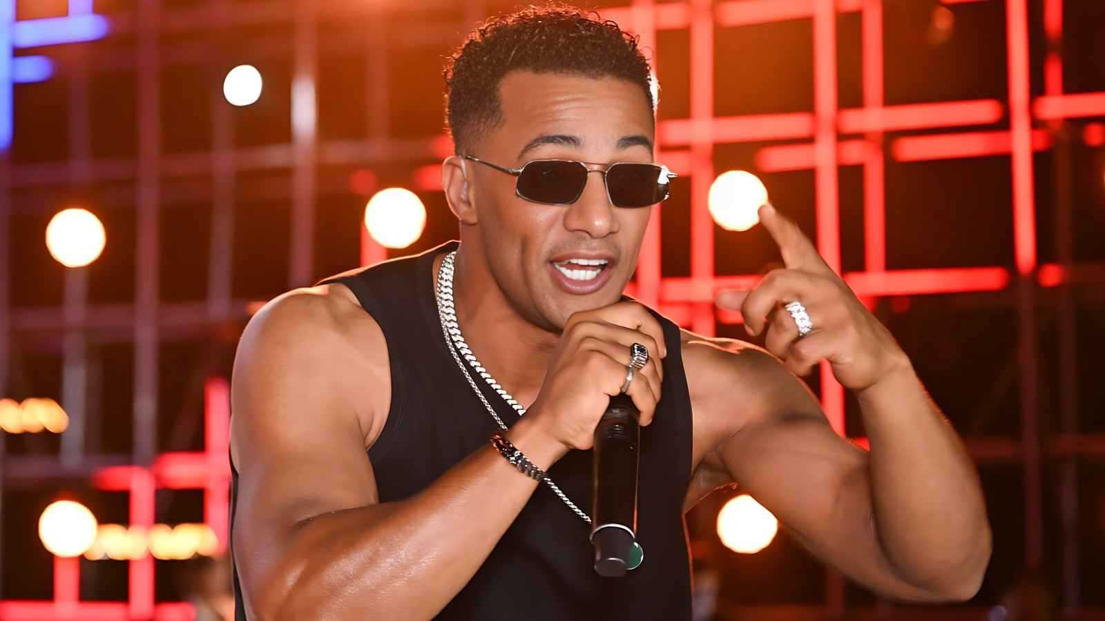 محمد رمضان يساند أحمد سعد بعد الحادث.. ويرد على تعليق صادم