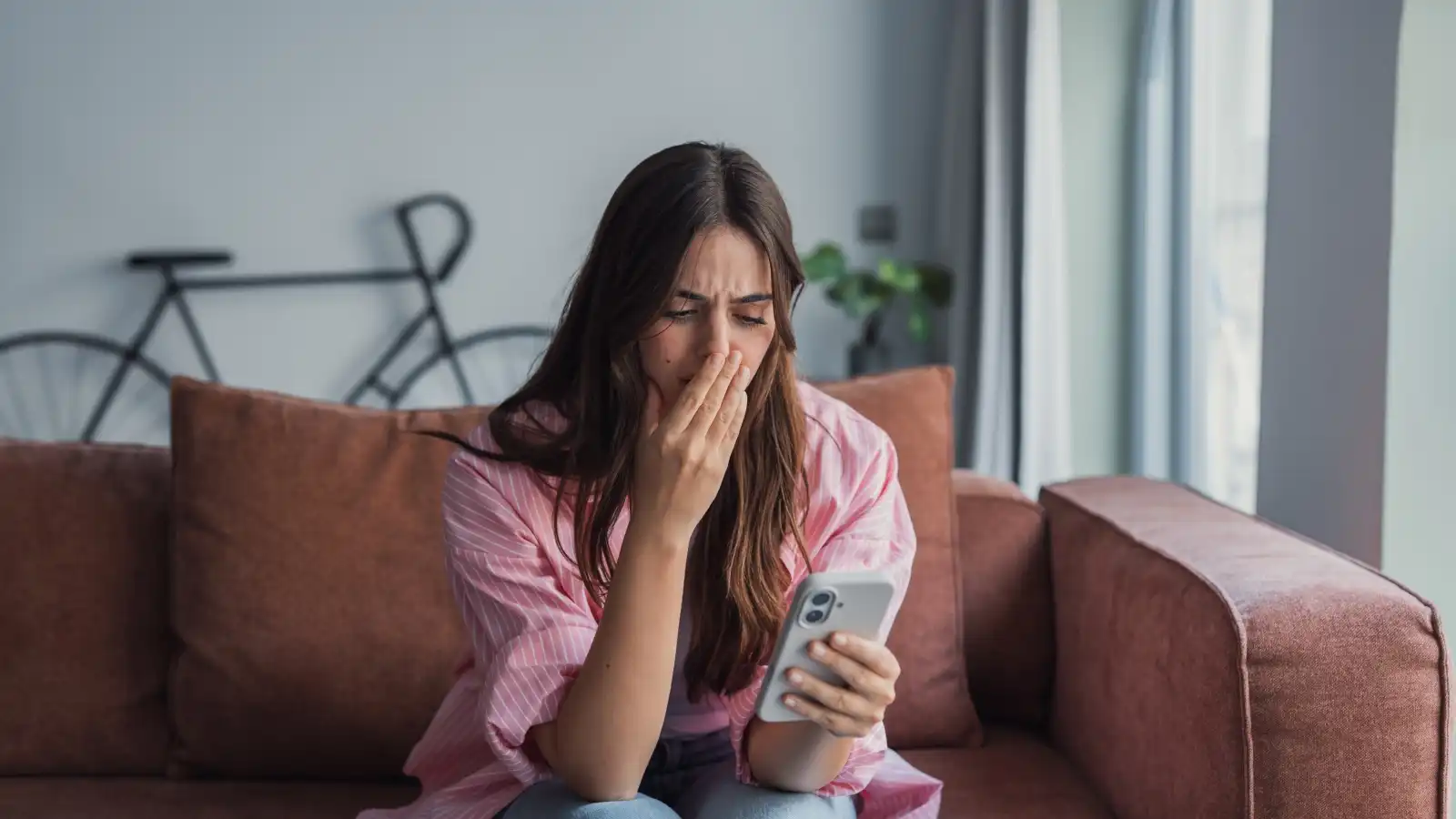 أسباب الانسحاب المفاجئ في العلاقة وكيف تتعاملين معه