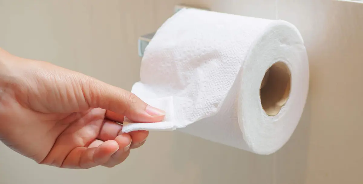 ورق المرحاض حامل للبكتيريا.. كيف تحمين نفسكِ من أضرارها؟