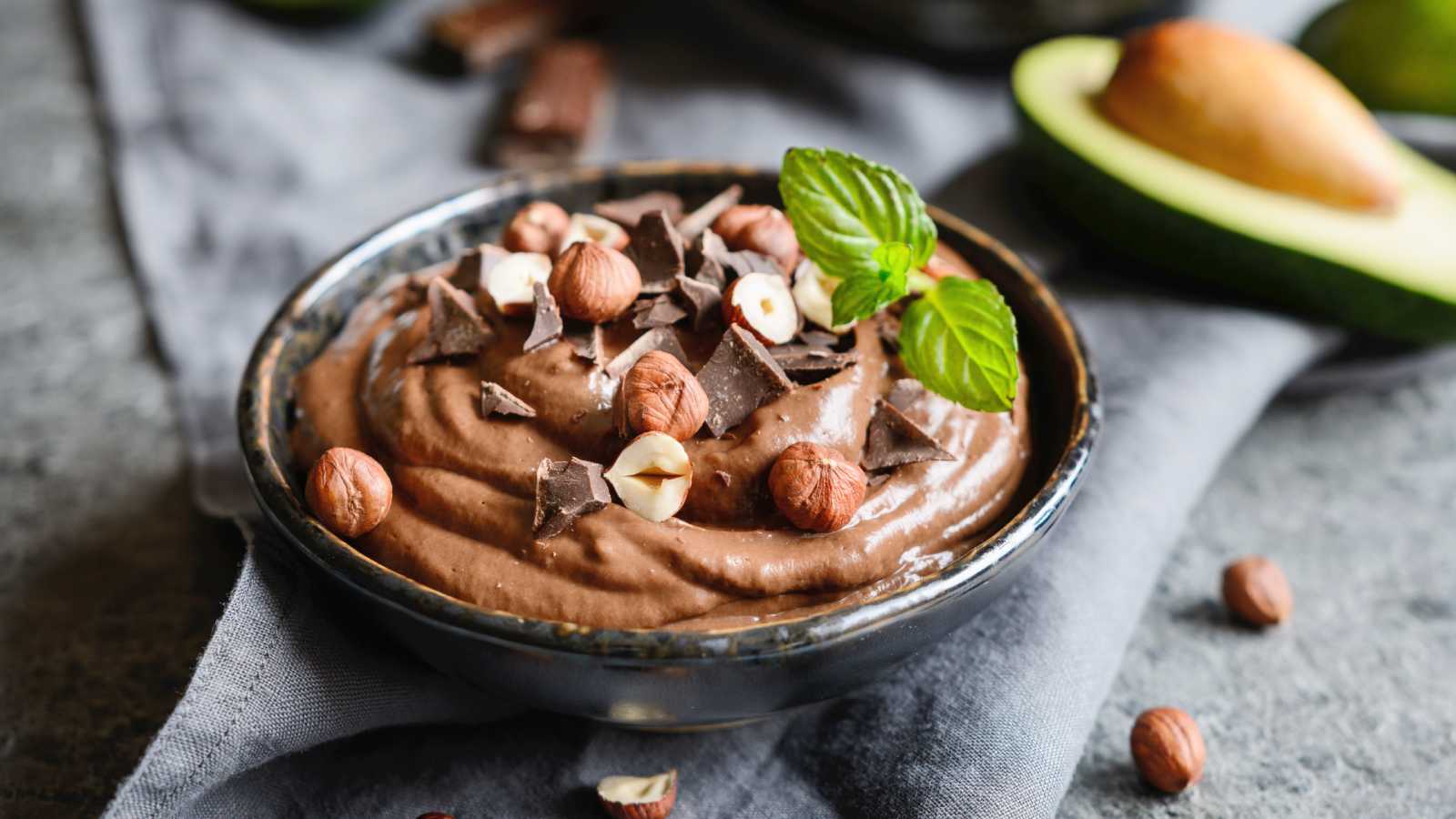 موس الشوكولاتة بالأفوكادو وصفة نباتية وصحية
