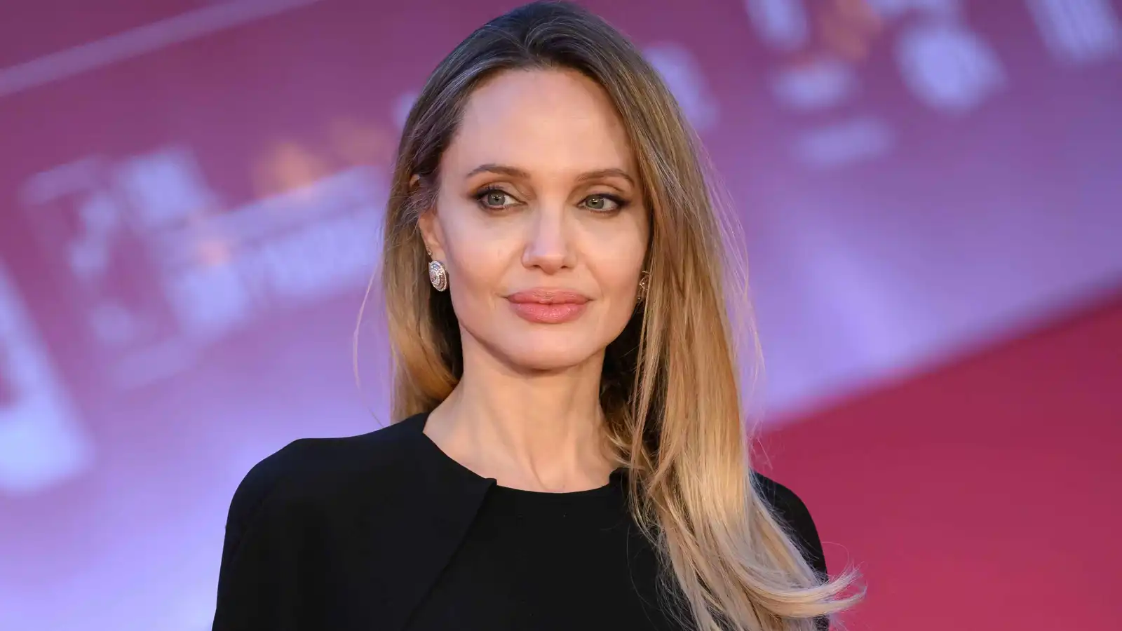 موعد العرض والإعلان الرسمي لفليم Couture لأنجلينا جولي