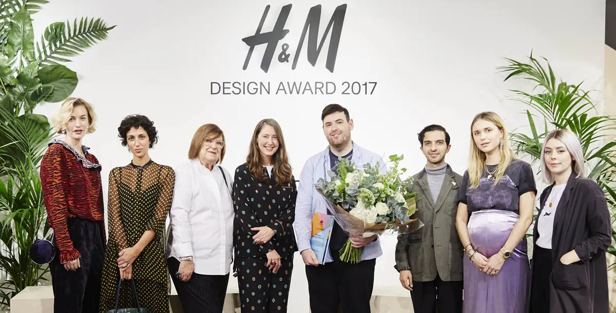 Richard Quinn الفائز بمسابقة H&M للتصميم 2017