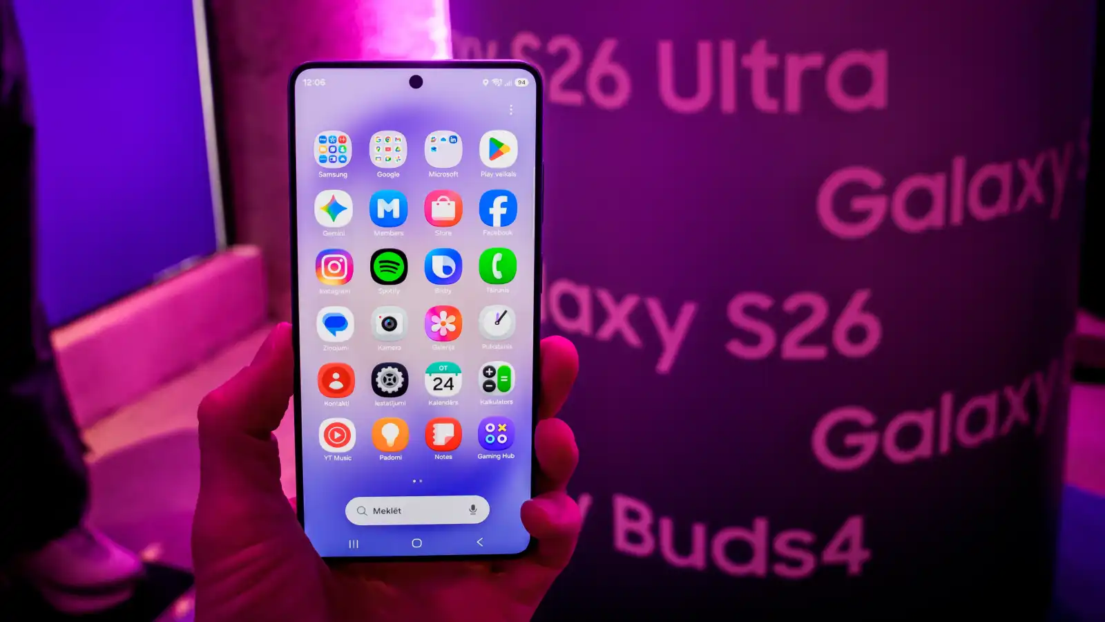 هاتف سامسونغ Galaxy S26 Ultra يواجه مشكلة في الشاشة.. ما السبب؟