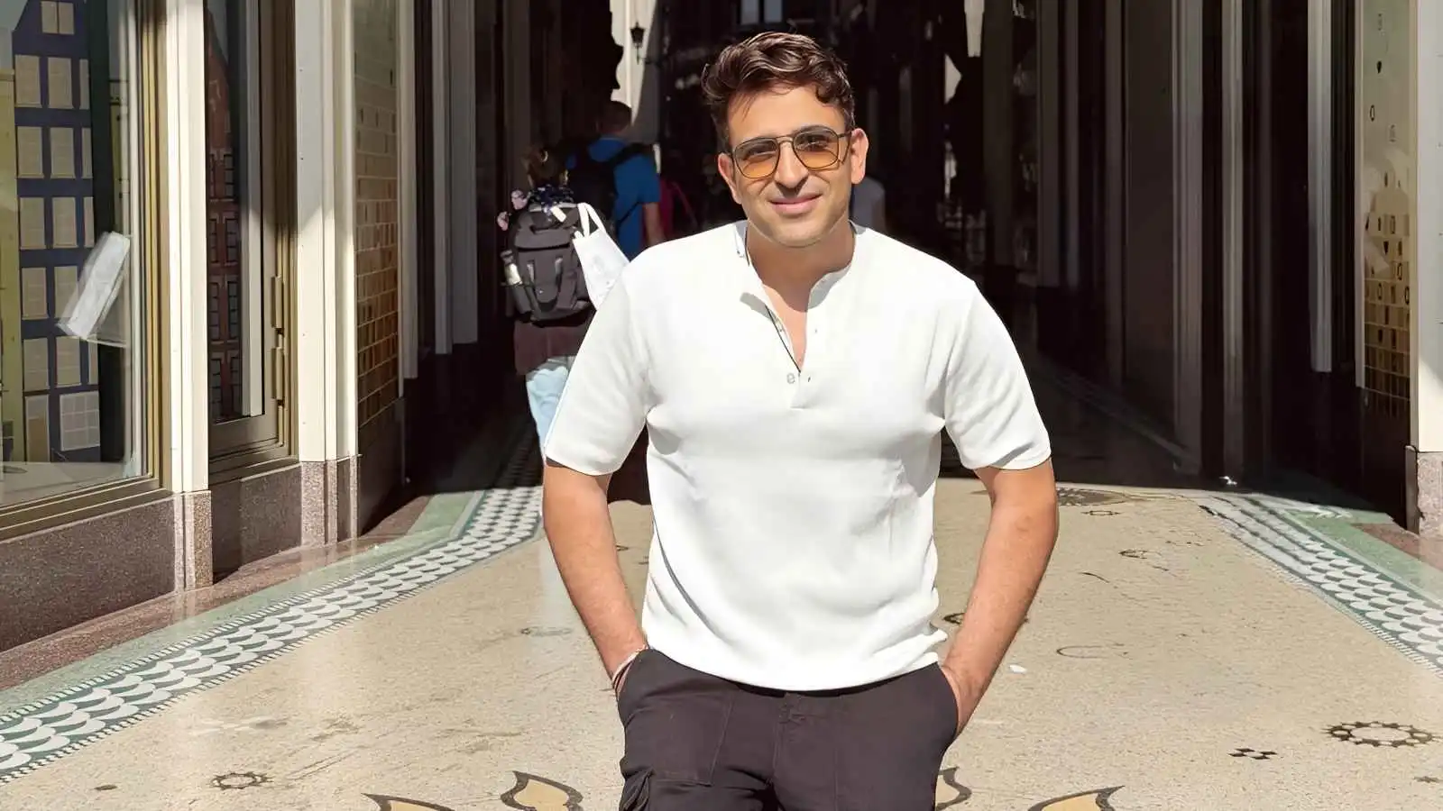 تامر حسين يزور منزل عبد الحليم حافظ احتفالاً بعيد ميلاده