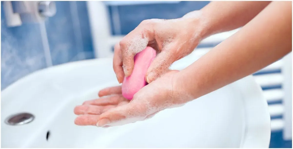 باحثون يُفنّدون الاعتقاد السائد بشأن غسل اليدين بالماء الساخن والصابون!