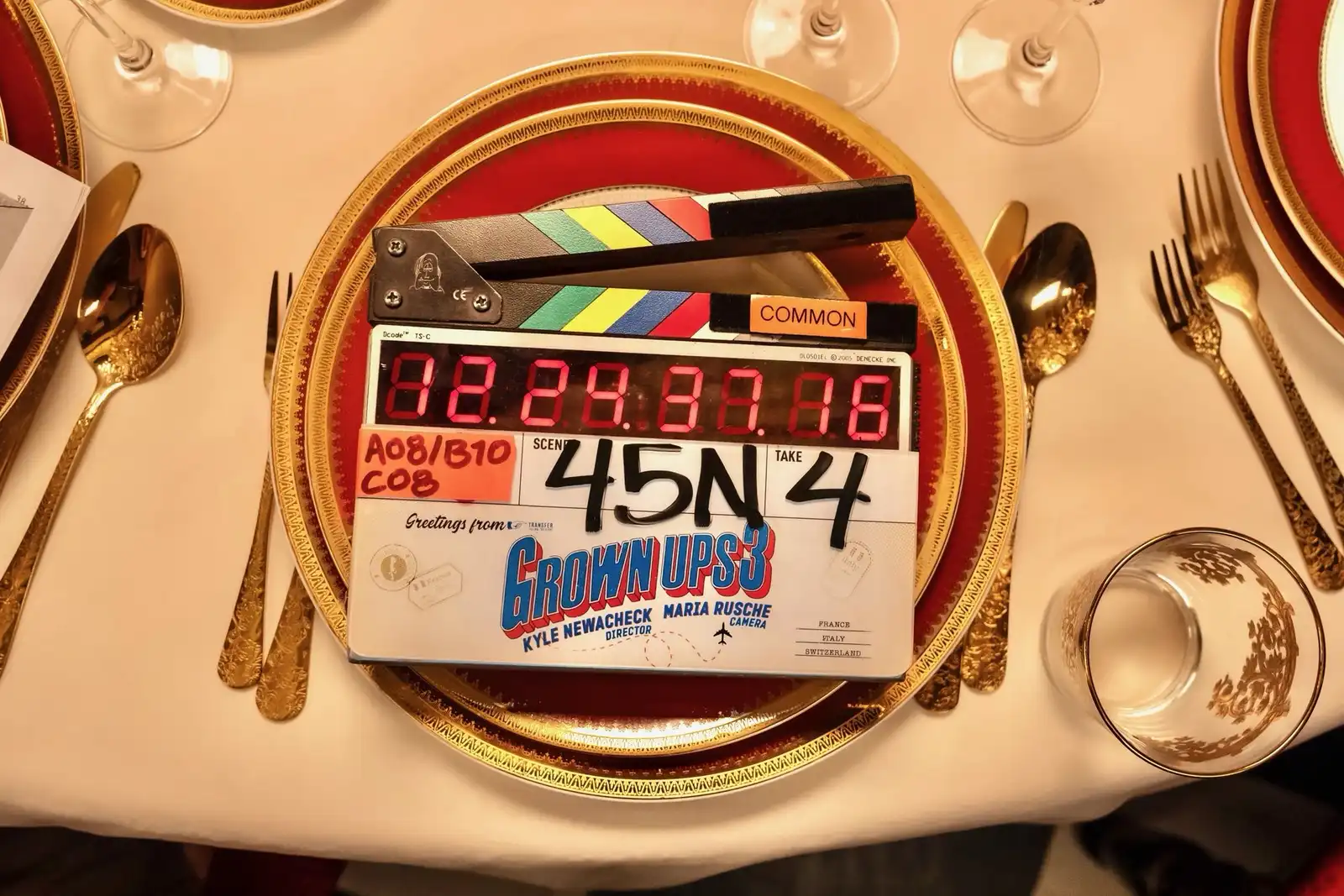 آدم ساندلر وسلمى حايك في مغامرة جديدة.. تفاصيل Grown Ups 3