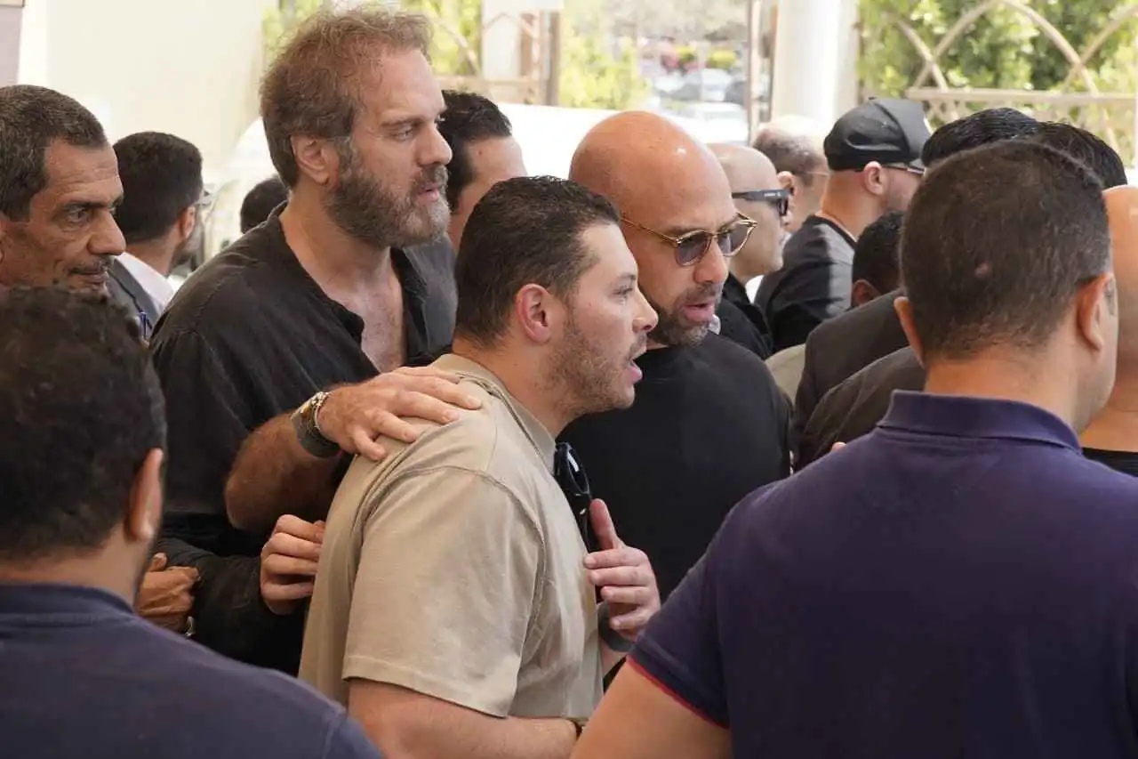 شريف شاكر في جنازة والده فضل شاكر