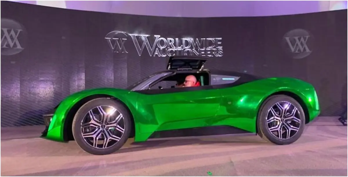 "2030".. سيارة فريدة تُشعل مزاد معرض الرياض وهذا سعرُها!